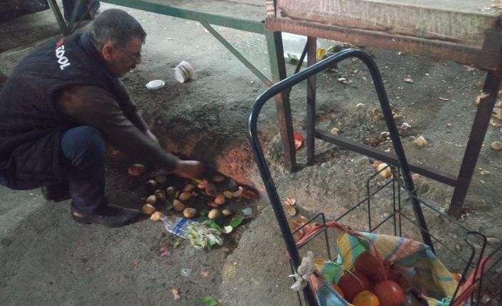 Ekonominin kitabını yazdık diyenler bu görüntülere ne diyecek! Semt pazarı sonu ortaya çıkan görüntüleri yürek burktu