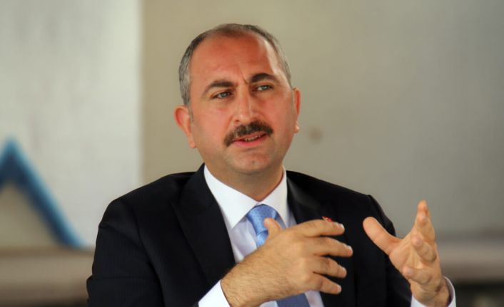 Adalet Bakanı Abdulhamit Gül istifa etti, yerine Bekir Bozdağ atandı