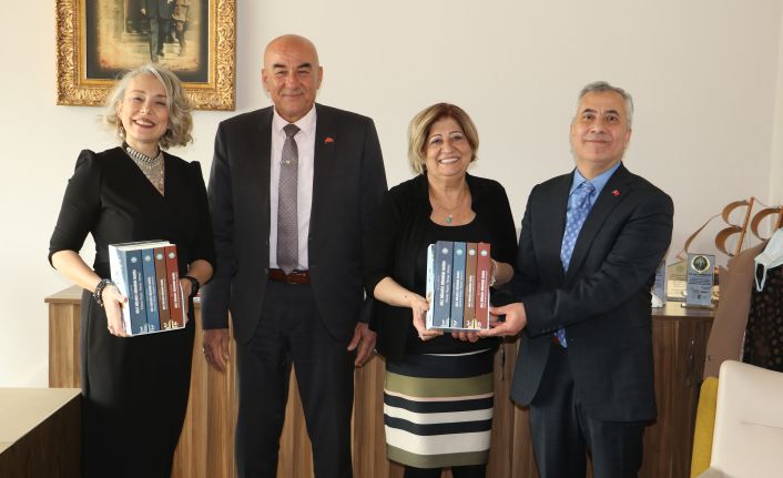 Gördesli Makbule ve Demirci Akıncıları romanının yazarı  Menakay, Manisa Büyükşehir Belediyesini ziyaret etti