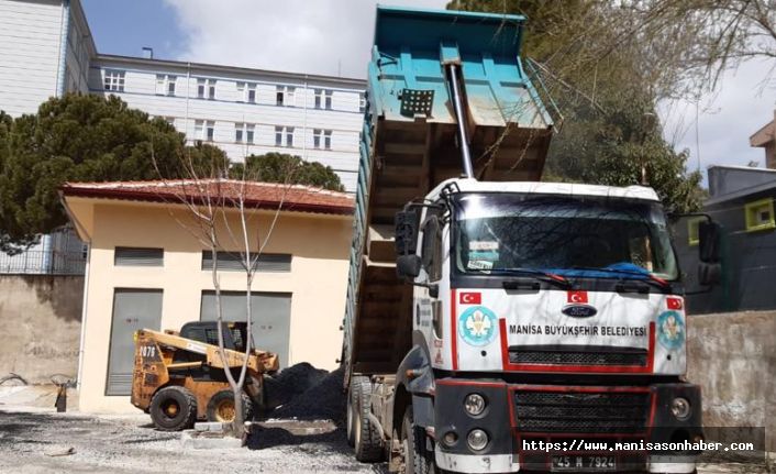 Kaymakam kortları yaptırdı! Büyükşehir Taçlandırıyor! Demirci'de Tenis sporuna büyük destek