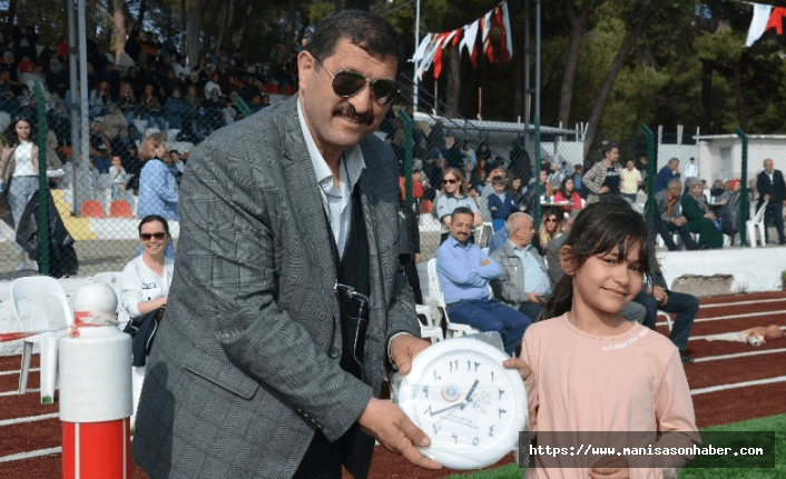 Suriyeli mülteciler için hazırlanan saatler Demirci'de mi dağıtıldı?
