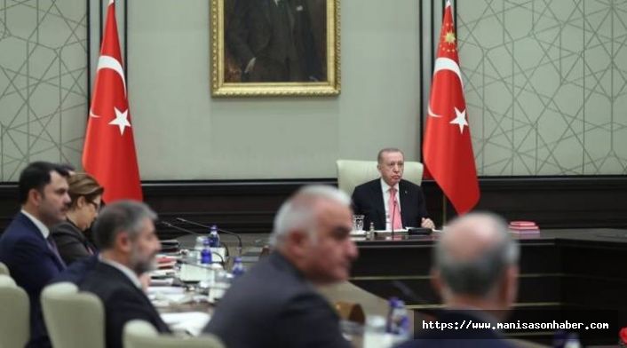 AKP'de seçim için atağa geçildiğini, kabine değişimi ve olağanüstü kongre yapılabileceğini kim yazdı?