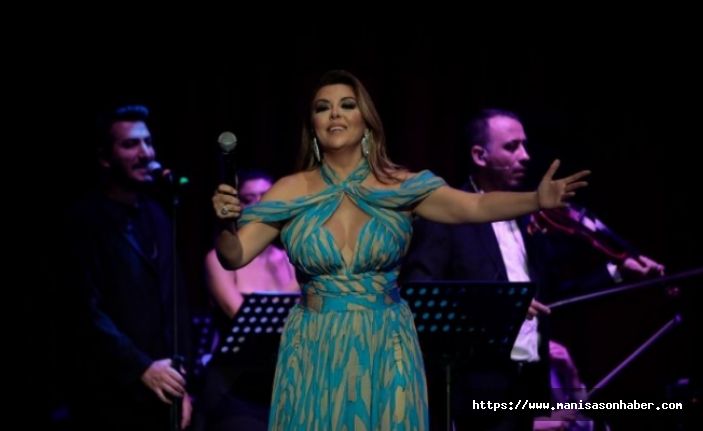 Aslı Hünel ilk kez sinemaya geldiği salonda konser verdi