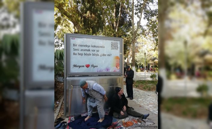 Aşk yaptırır! Sevdiği kadına olan aşkını tüm kente duyurdu