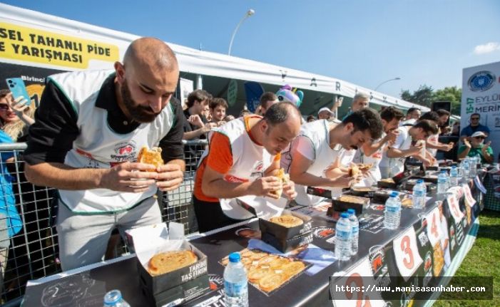 16 dakikada 8 adet tahinli pide yedi, 10 çeyrek altın kazandı