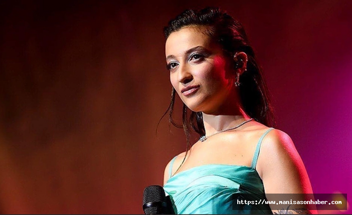Melike Şahin 2 saat sahne de kalırken kıyafeti ile de büyüledi