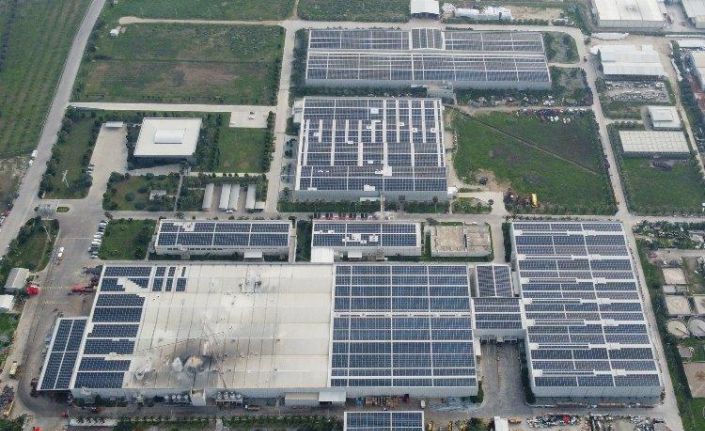 CW Enerji güneş panelleri ile firmalar karbon salınımının önüne geçiyor