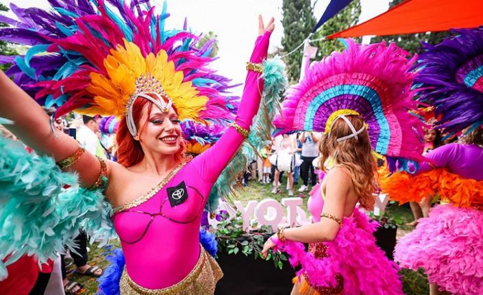 Milyonlarca kişi Adana'da buluştu... Adana'da renkli karnaval