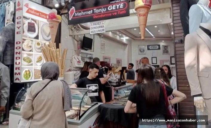 Bu işyerinde üretilen tatlılar peynir ekmek gibi satılıyor