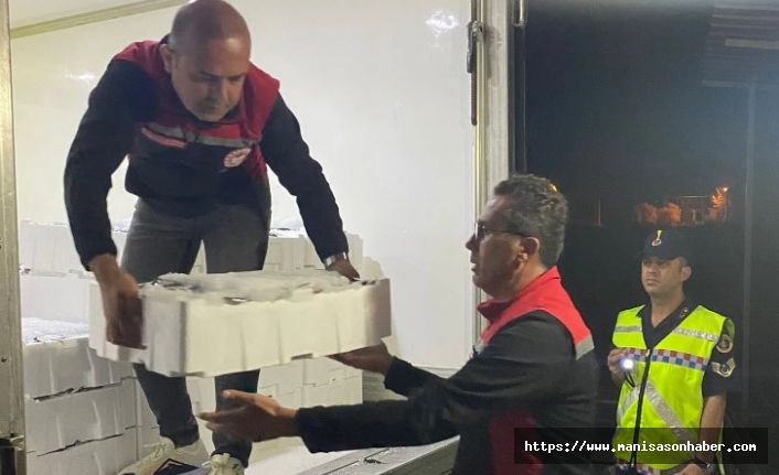 İzmir'de yasadışı avlanan bin 430 kilogram hamsiye el konuldu