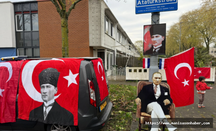 Hollanda'daki Atatürk Sokağı'nda Ata'ya özel anma
