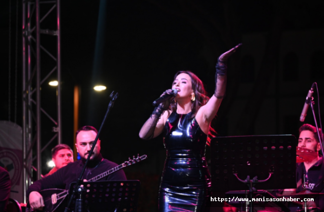 Soma Hamsi Festivali renkli görüntülere sahne oldu