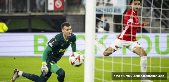 UEFA Avrupa Ligi'nin dördüncü haftasında Fenerbahçe, AZ Alkmaar’a 3-1 yenildi