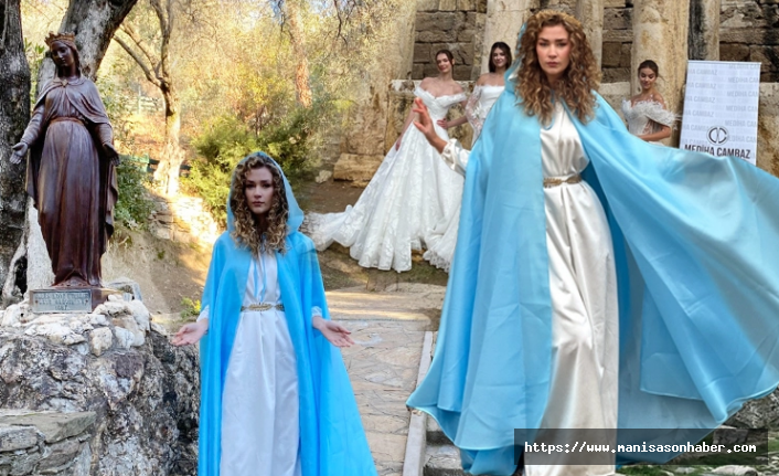 Meryem Ana, 250 bin dolarlık kıyafetiyle tarihi bir kez daha yaşattı... Hierapolis, Efes ve Meryem Ana'da tarihi gün