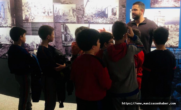 Çocuklar İzmir’in tarihini sergiler, atölyeler ve öykülerle öğreniyorlar