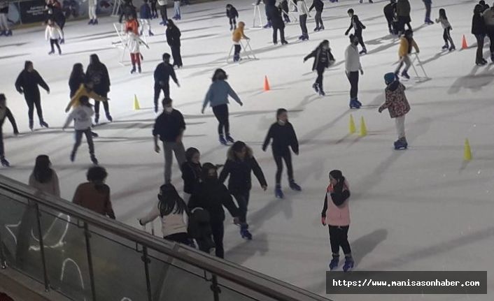 İzmir'de Buz Sporları Salonu 14 Şubat'a hazırlanıyor