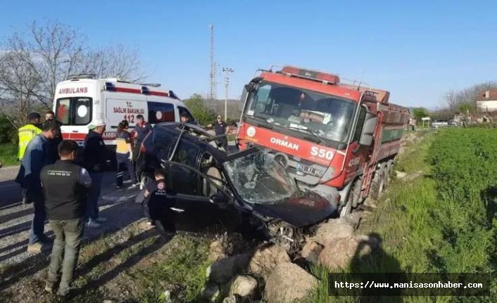 Feci Kaza: Arazözle Otomobil Çarpıştı, 1 Ölü 1 Yaralı