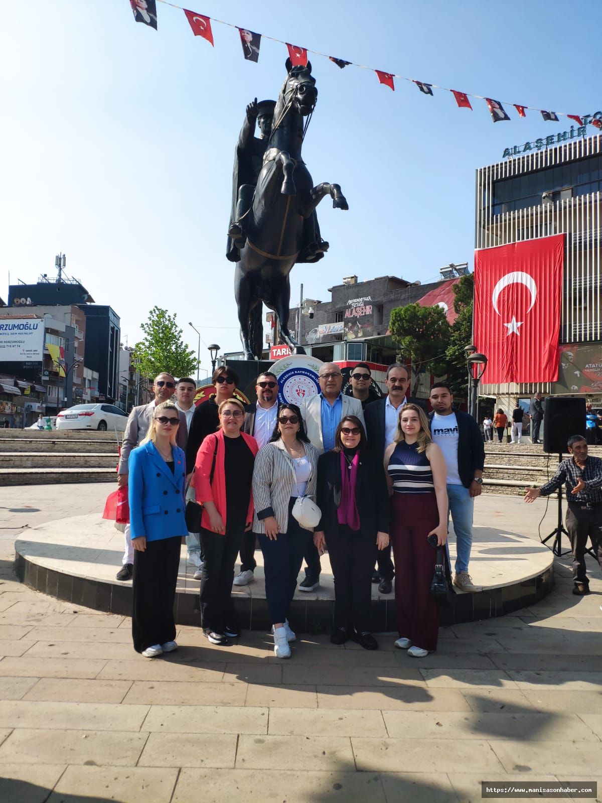 ADD Alaşehir Şubesi'nden 19 Mayıs’ta Anlamlı Etkinlik: Gençliğe Hitabe Dağıtıldı