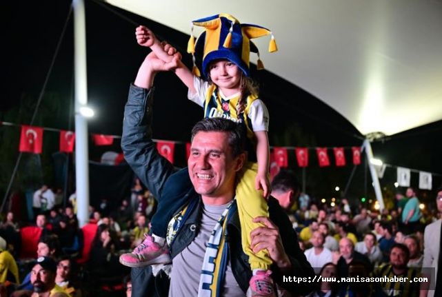 Manisa'da Dev Final Coşkusu! Başkan Zeyrek, Fenerbahçe'nin EuroLeague Zaferini Halkla Birlikte Kutladı