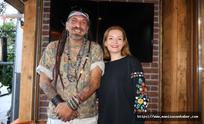 Eylül Aşkın ile Özgün Ruhların Hikâyesine Açılan Kapı! Sait Emre Güneş: “Bizim memleketin kedisi köpeği bile atarlı!”