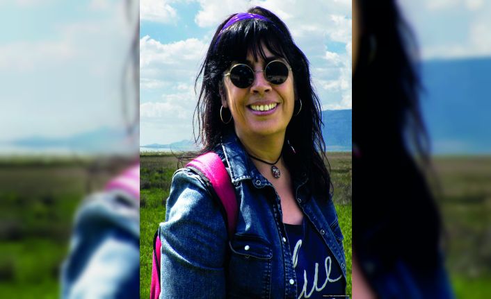 Hayal Gücünün Peşinde Neşeli Bir Şiir Yolculuğu: Uykucu Kediler İçin Çalar Saat