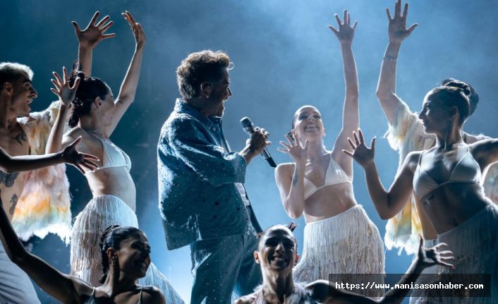 Harbiye'de yaz klasiği... Kenan Doğulu'dan efsane performans