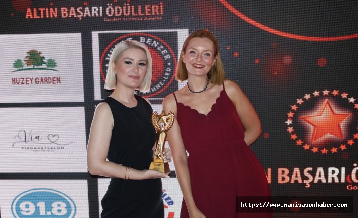 Geceye Damga Vurdu: Eylül Aşkın’a “Yılın Dijital Kültür-Sanat Sunucusu” Ödülü