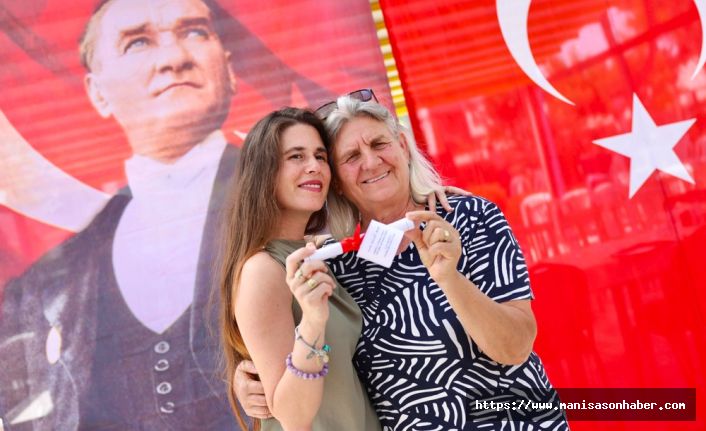 Başkan Denizli 32 Yıllık Tapu Sorununu Çözdü: 300 Hak Sahibi Tapularına Kavuştu