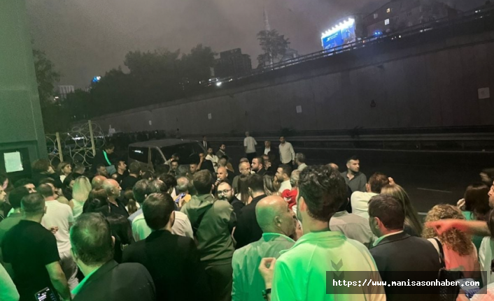Vatandaşlar Polis Barikatını Aştı, CHP İstanbul İl Başkanlığı’na Ulaştı!