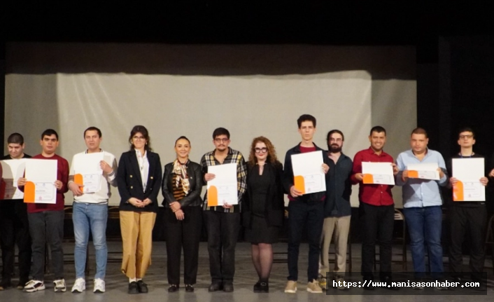 İzmir’de nöroçeşitli gençlere istihdam yolu: İŞ-İN Programı ikinci mezunlarını verdi
