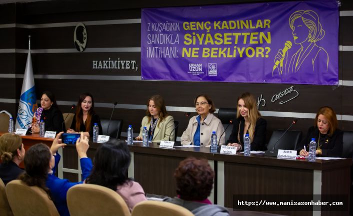 “Cumhuriyet Bir Kadın Devrimidir”: Genç Kadınlar Siyasette Güç İstiyor
