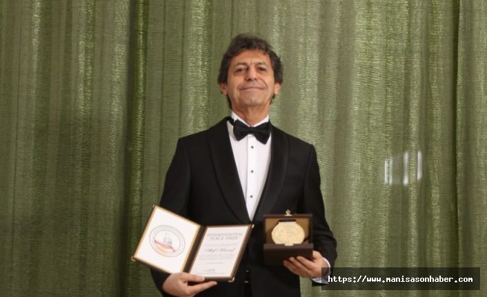 Dünyaca Ünlü Yazar Akif Manaf 2025 Yılı International Peace Prize Ödülü’nü Aldı