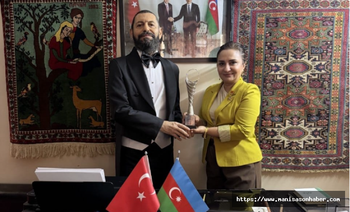 Dünyaca Ünlü Yazar Akif Manaf’a Anlamlı Ödül: “Barış Sanatı Ödülü”