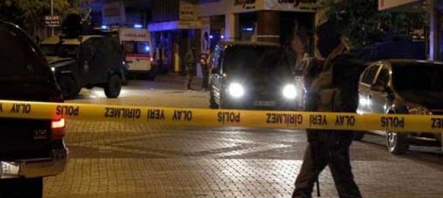 Diyarbakır Çınar'da polis aracına ateş açıldı 1 polis şehit 2 yaralı var