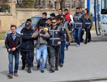 Manisa'da FETÖ/PDY 'den 1421 kişi ihraç edilirken 258 kişi de tutuklandı