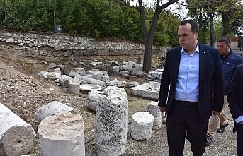 Besim Dutlulu, “Sütunlu yol Akhisar turizmini canlandıracak”