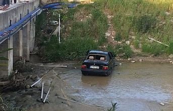Köprüden çaya uçtu 2 yaralı