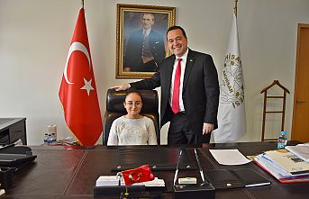 Şehit Kızı Sude Nur Belediye Başkanı oldu