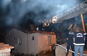 Demirci'de sahur vakti çıkan yangın korkuttu