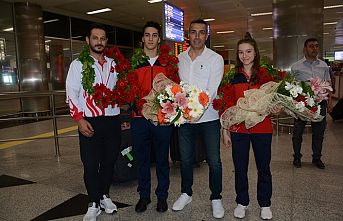 Manisalı Şampiyonlar yurda döndü