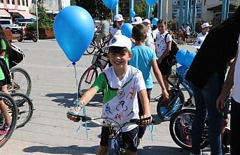 Kula’da Çocuk İstismarına Karşı Mavi Balonlar Gökyüzünde