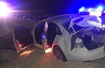 Bariyere çarpan araçta 4 kişi yaralandı