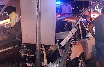 Bariyere çarpan otomobilde 3 kişi öldü 2 kişi ağır yaralandı