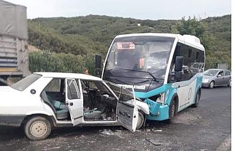 Yolcu minibüsü otomobille çarpıştı 6 yaralı