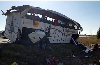 Yolcu otobüsü şarampole devrildi can pazarı yaşandı 1 ölü 40 yaralı
