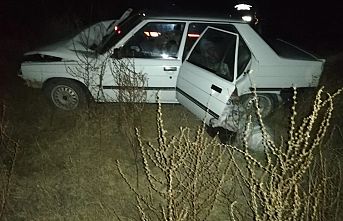 Çekici Kamyonetle Otomobil Kafa Kafaya Çarpıştı 2 Kişi Yaralandı