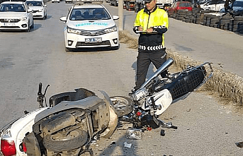 Motosikletler kafa kafaya çarpıştı 1 ağır 2 yaralı