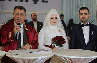 Oğlunun Nikahını Kendisi Kıydı