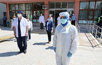 Sağlık Çalışanlarının Tulumları Akhisar Yardımsevenler Derneği’nden