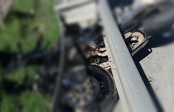 Bariyere çarpan motosiklet sürücüsü hayatını kaybetti